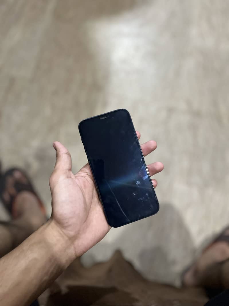 Apple iPhone 12 3