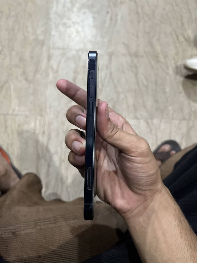Apple iPhone 12 7