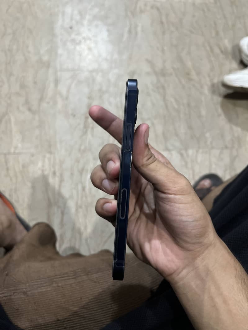 Apple iPhone 12 8