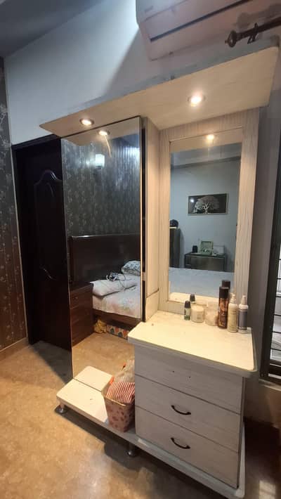 Makeup table with dual mirrors
