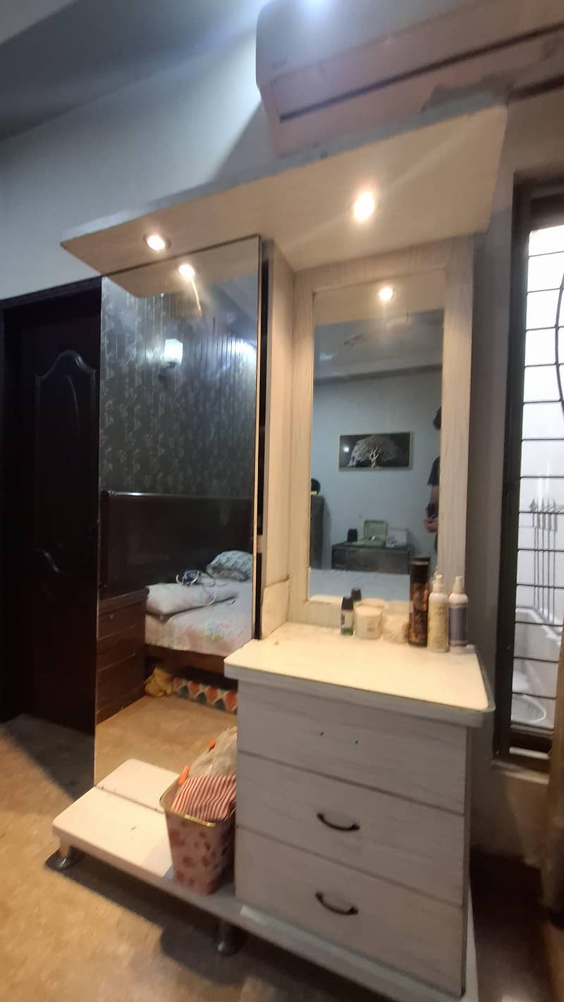 Makeup table with dual mirrors 2