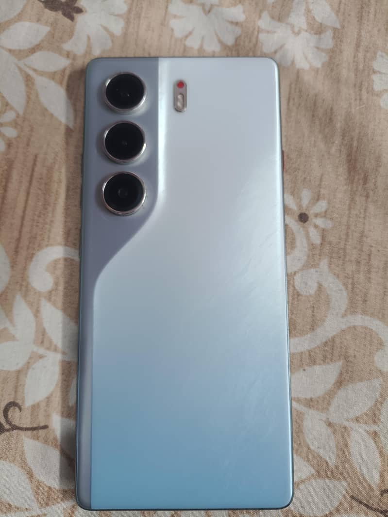 Tecno CAMON 40 0