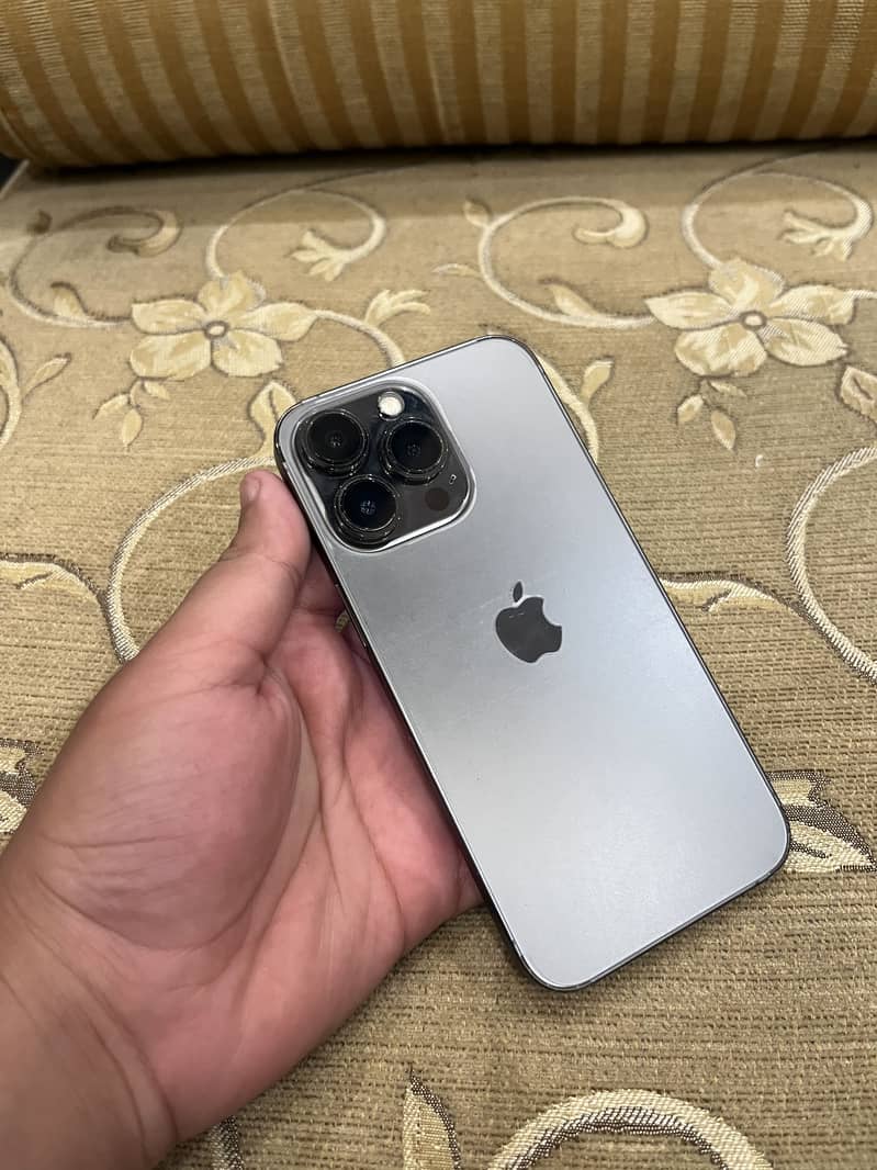 Apple iPhone 13 Pro 1