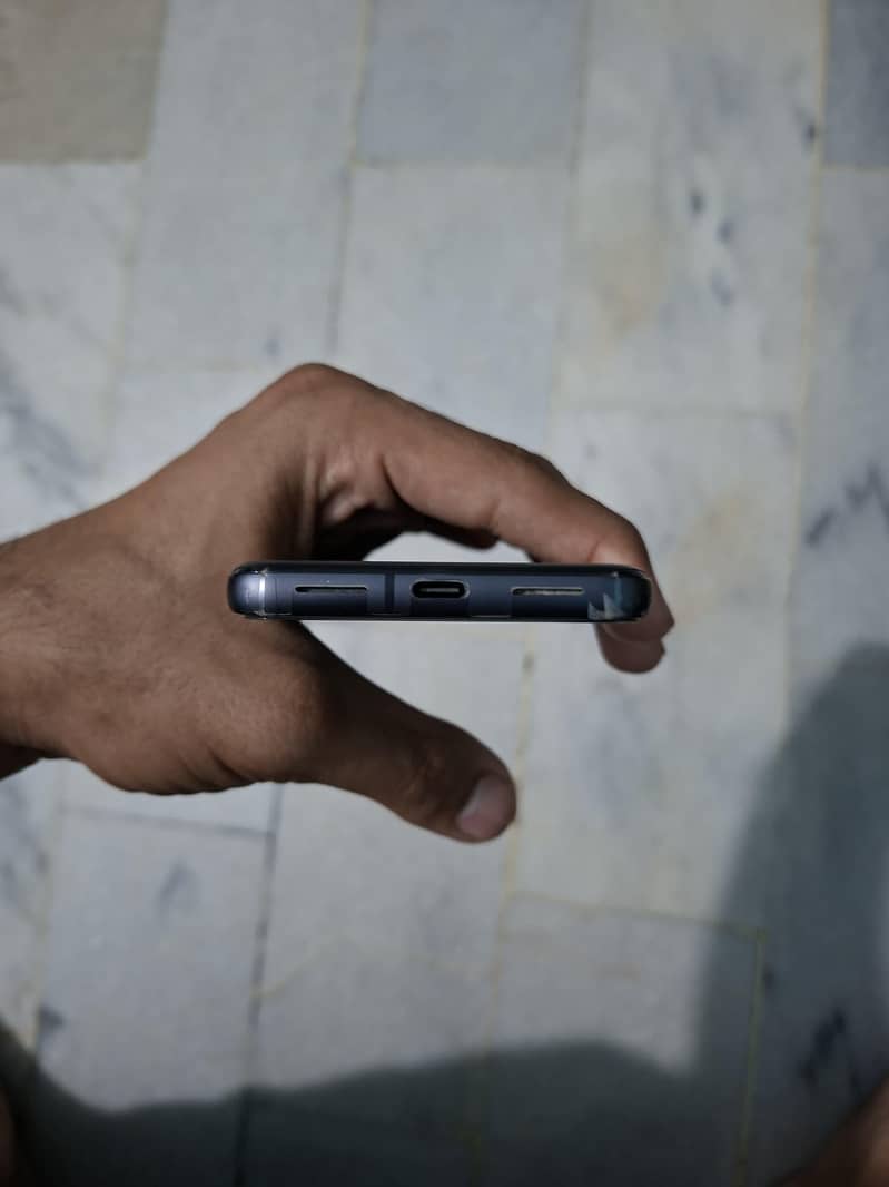 Google Pixel 8 17