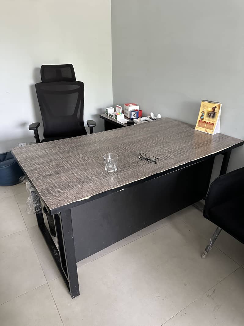 Office Table & chairs 0
