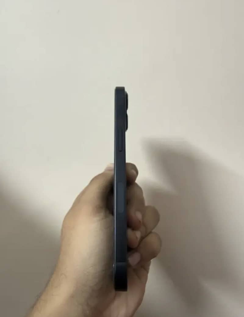 Apple iPhone 13 4