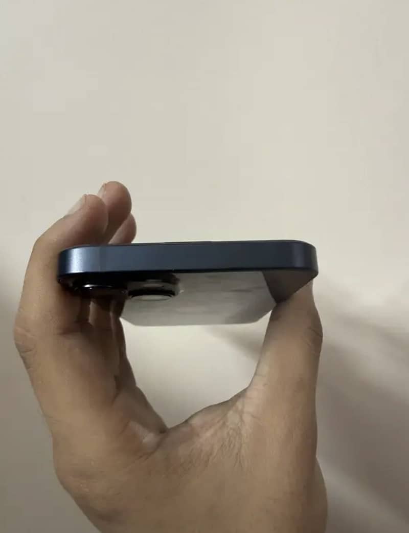 Apple iPhone 13 7