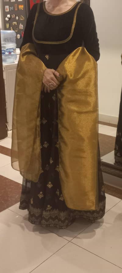 Black maxi shaffon stitched