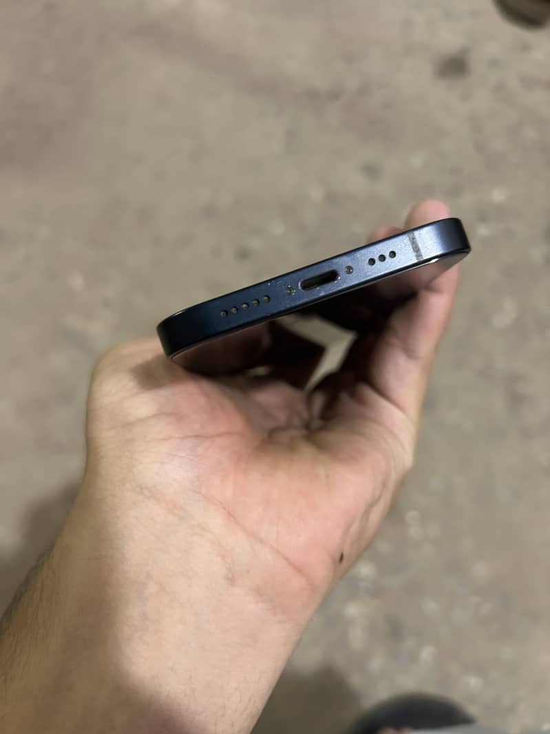 Apple iPhone 13 2