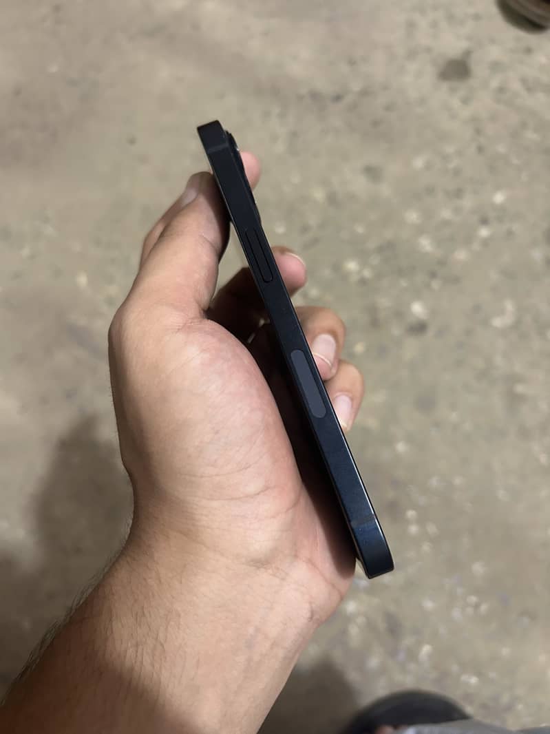 Apple iPhone 13 5