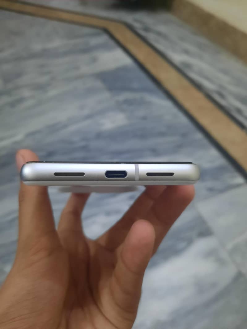 Google Pixel 7 4