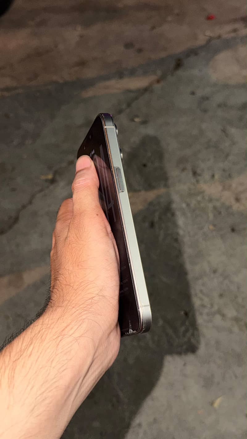 Apple iPhone 15 Pro Max 8