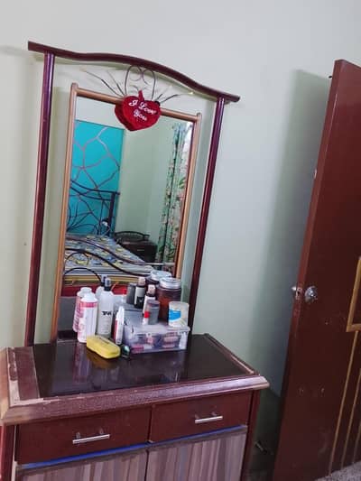 1 bed,2 side tables, and 1 dressing table