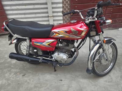honda 125 1st owner almost genuine
