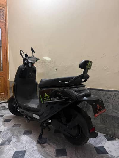 Huagan speedo scooty with Lithium battery