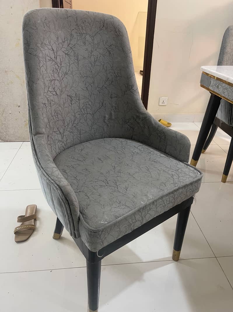 4 seater dining table 3