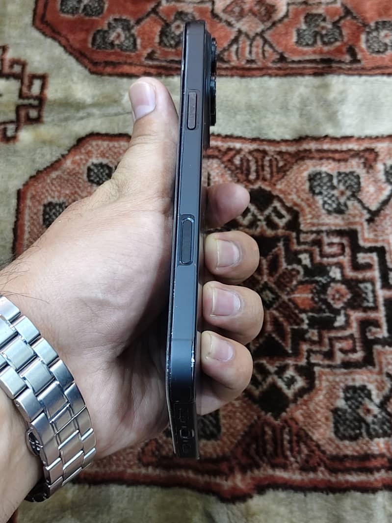 Apple iPhone 16 Pro Max 6