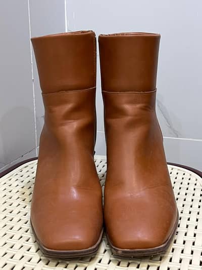 Used Women's Brown Ankel Boots-Block Heel-Good Condition