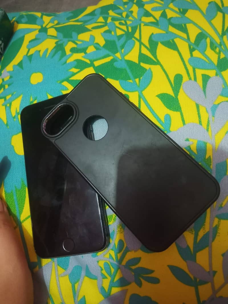 Apple iPhone 8 0