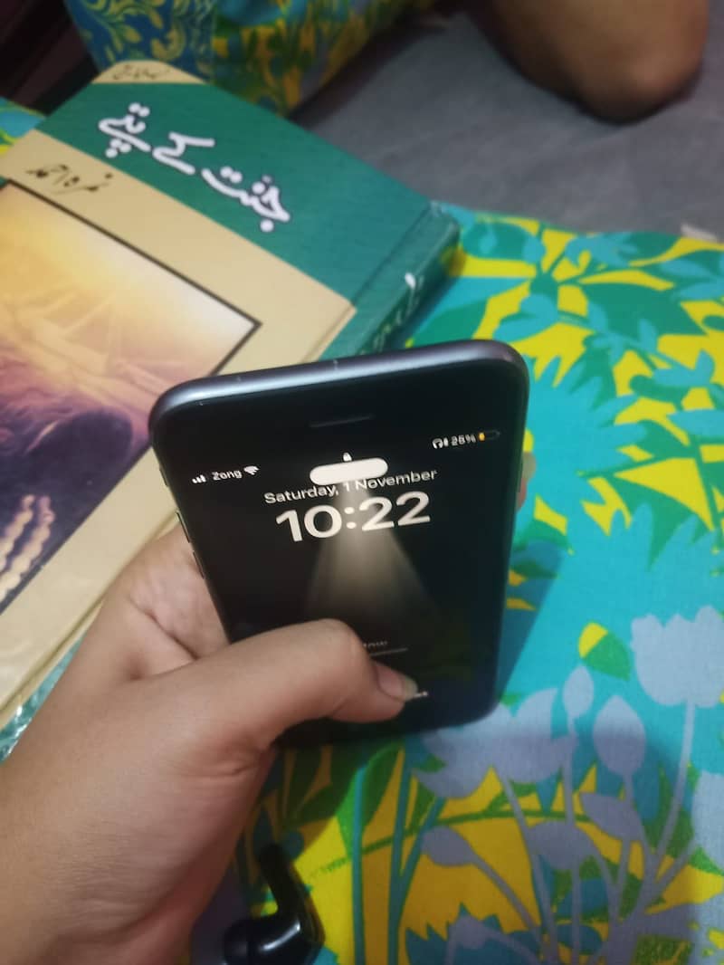 Apple iPhone 8 1