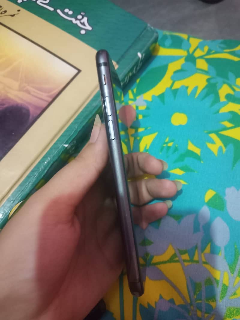 Apple iPhone 8 5