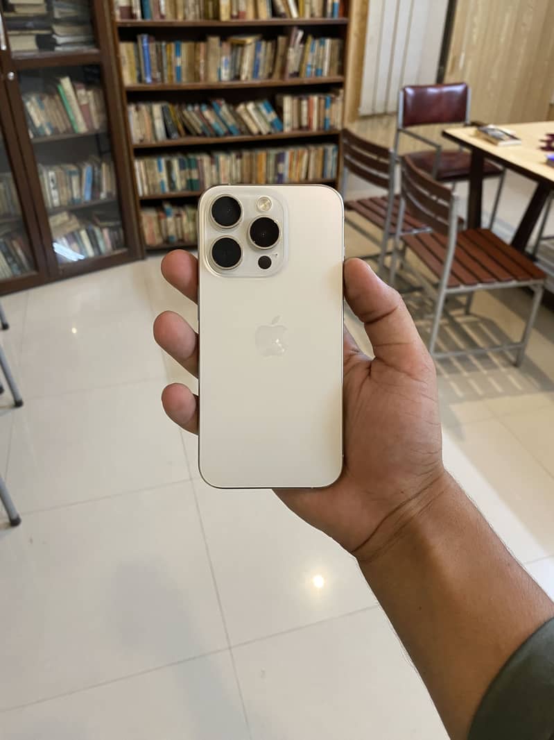 Apple iPhone 15 Pro 0