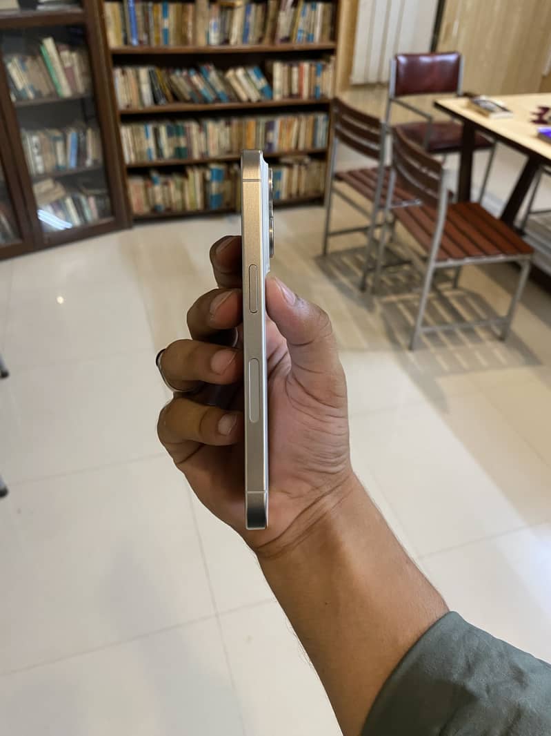 Apple iPhone 15 Pro 1