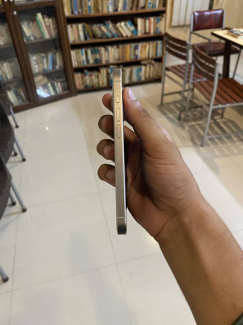 Apple iPhone 15 Pro 2