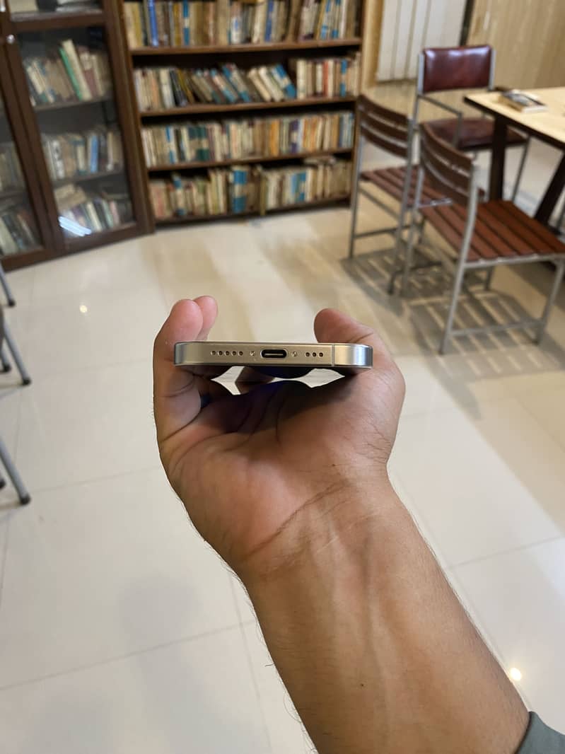Apple iPhone 15 Pro 3