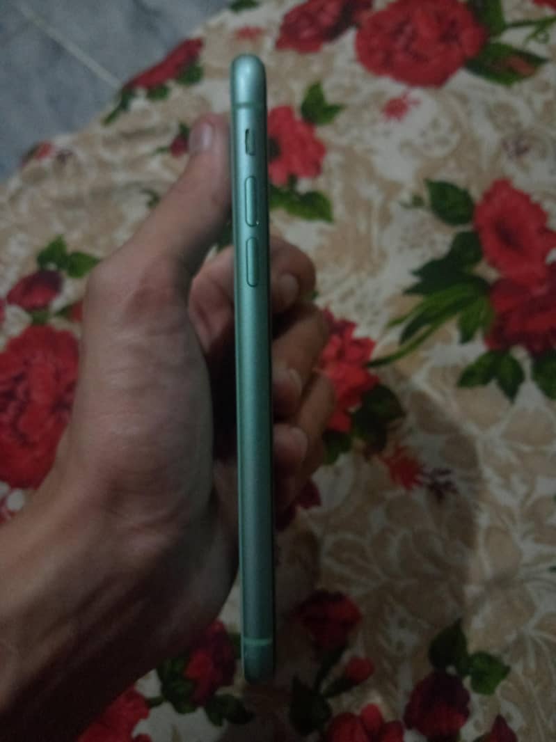 Apple iPhone 11 3