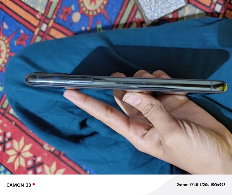 Apple iPhone 11 Pro 1