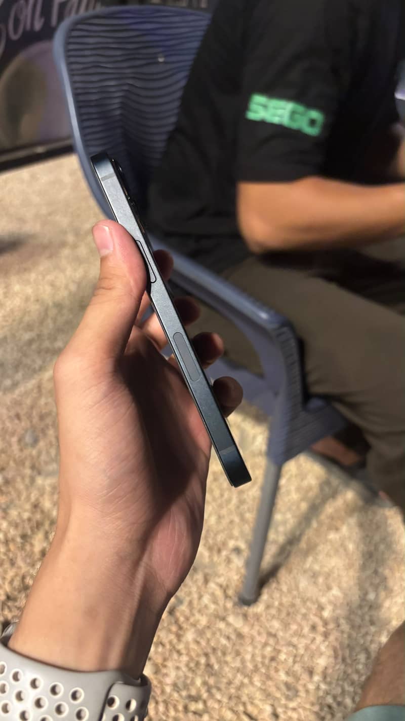 Apple iPhone 13 2