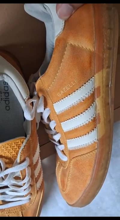 used sneakers size42/43