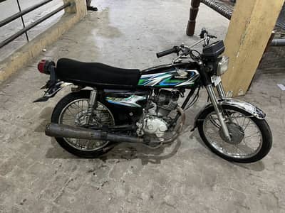 Honda 125 2017 model WhatsApp number 03134213540