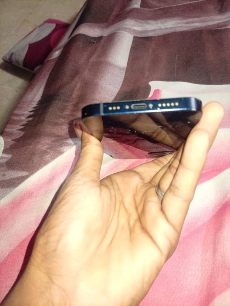 Apple iPhone 12 6