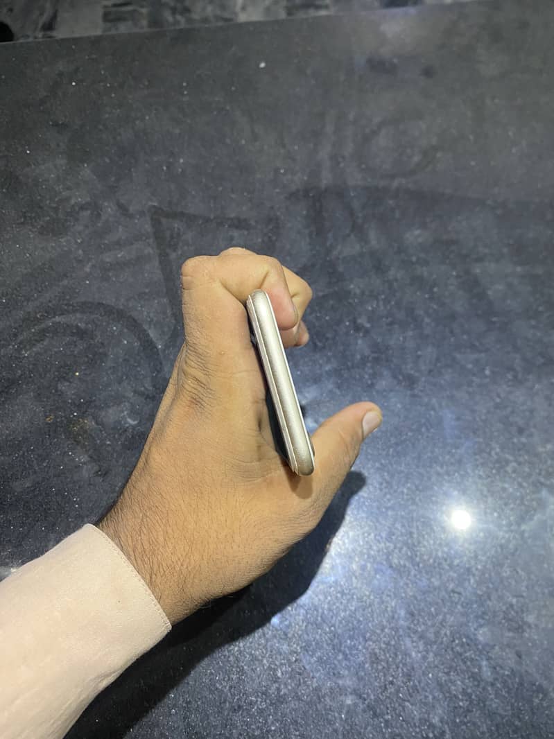 Apple iPhone 7 3
