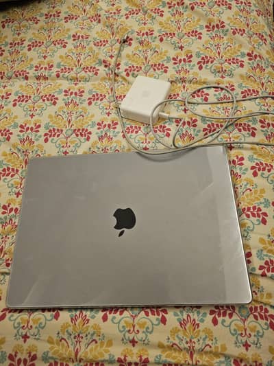 Macbook Pro M1 Max 64gb 4tb SSD 10/10 Condition