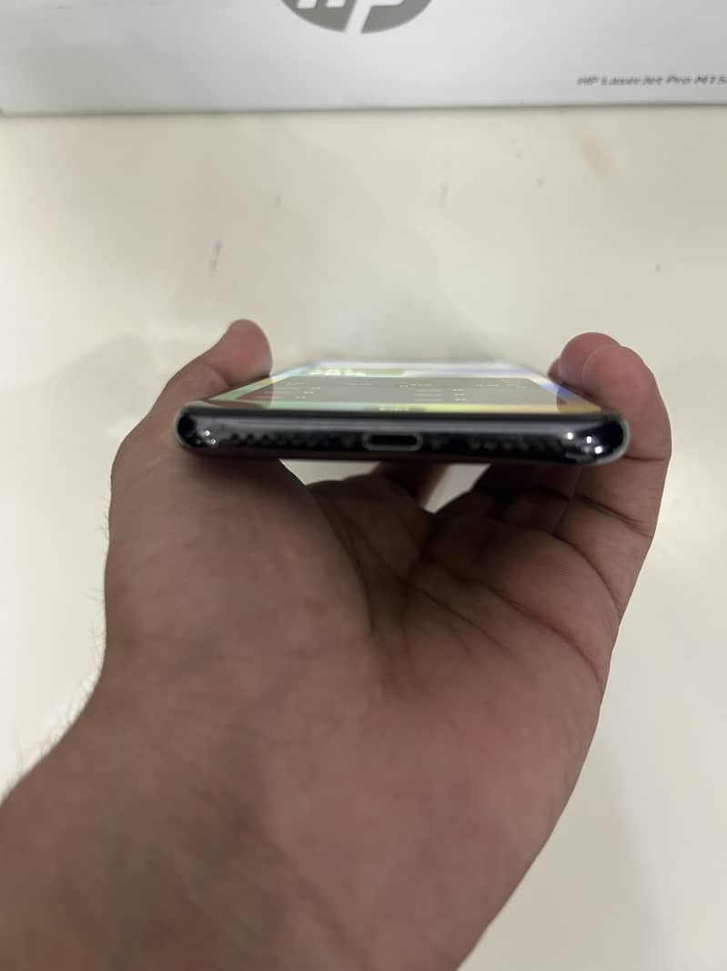 Apple iPhone X 4