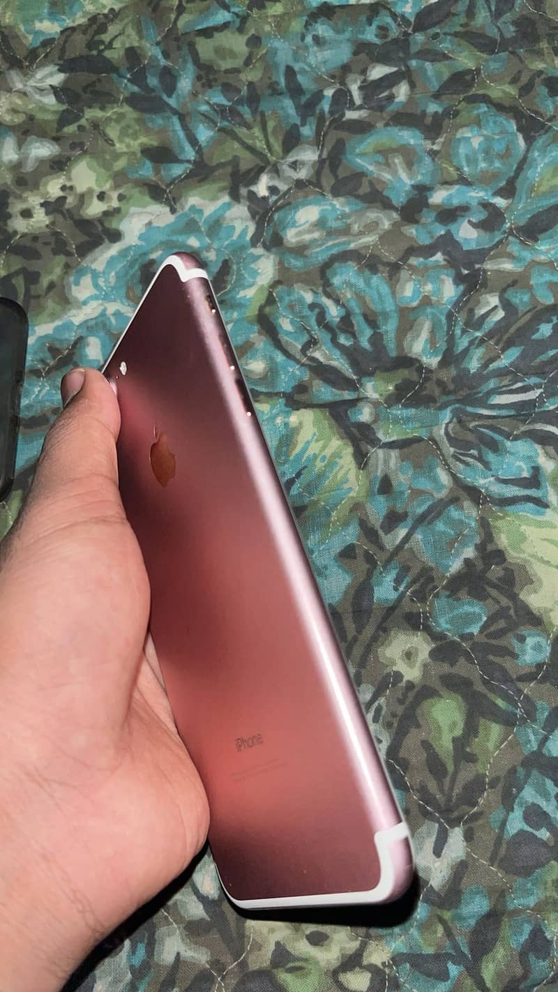 Apple iPhone 7 Plus 2