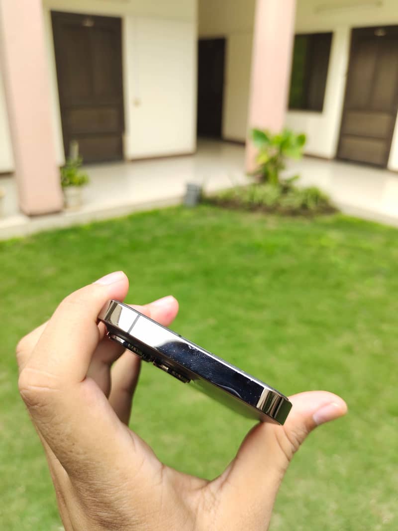 Apple iPhone 13 Pro 2