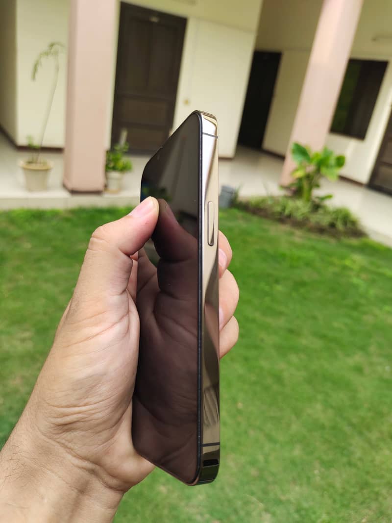 Apple iPhone 13 Pro 4