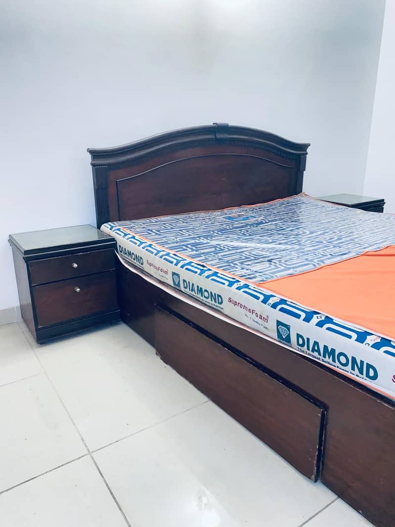King sized Bed set with dressing table 0
