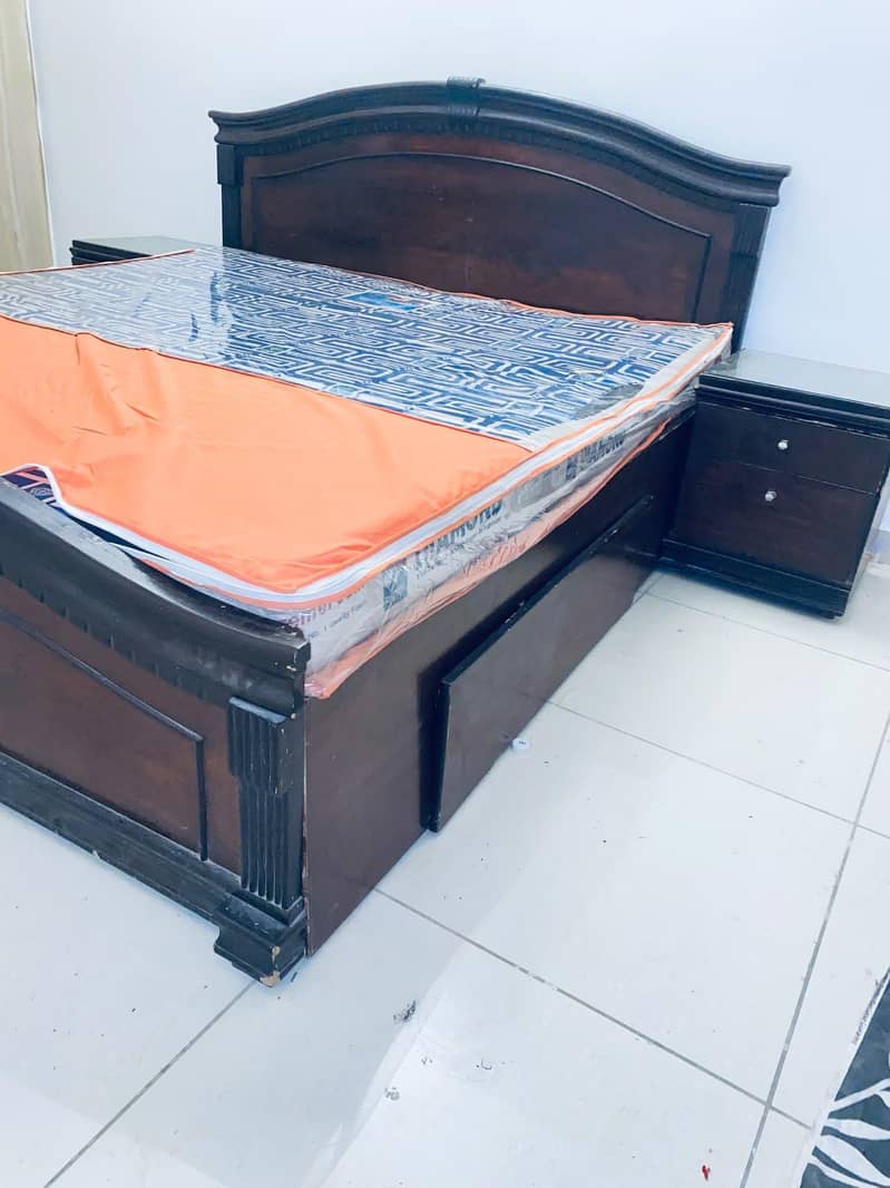 King sized Bed set with dressing table 1