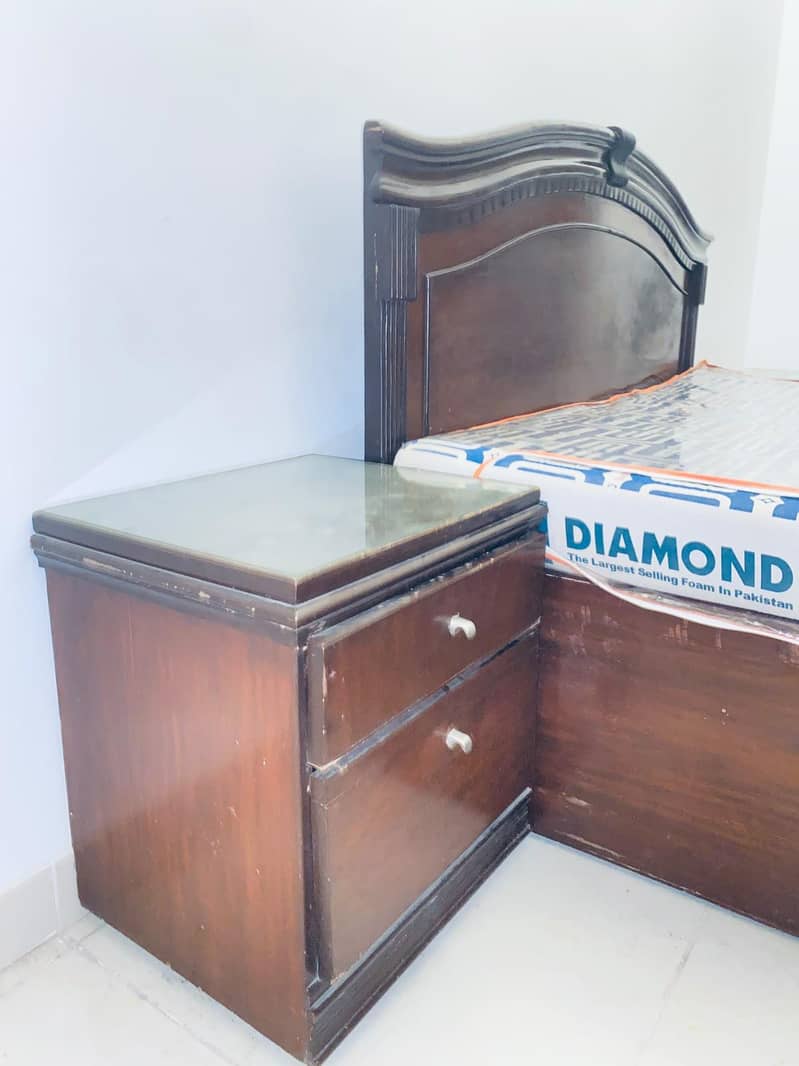 King sized Bed set with dressing table 3