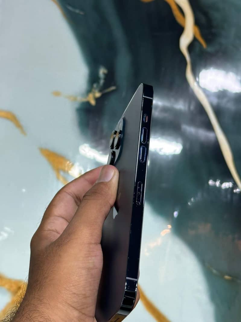 iPhone 12 Pro Max 4