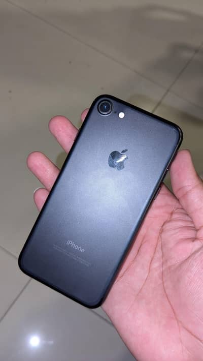 Apple iPhone 7 black colour 8/10 condition Battery change All ok 32gb