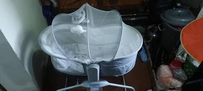 Mastela 4 in 1, Swing cradle, just like new. fully functional
