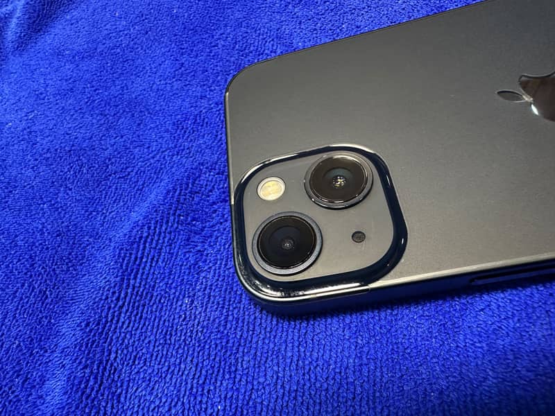 Apple iPhone 13 4