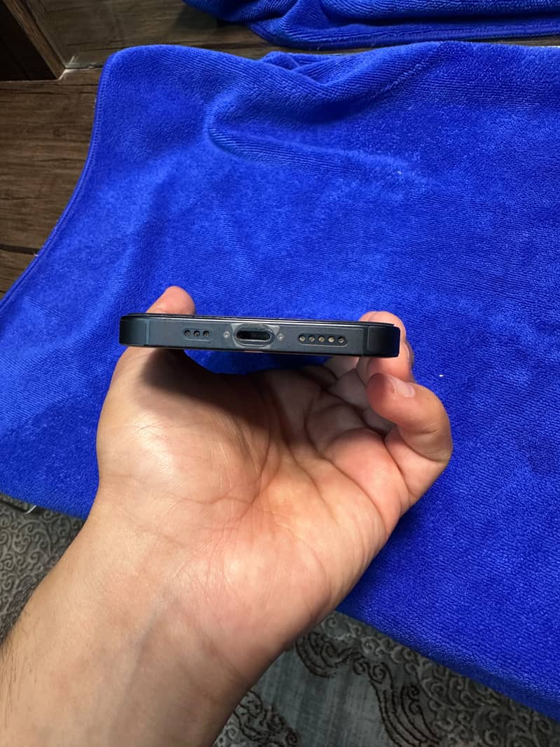Apple iPhone 13 6