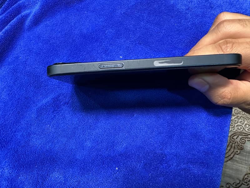 Apple iPhone 13 7